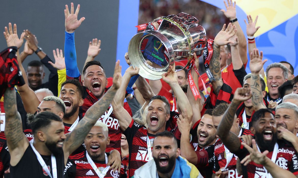 É CAMPEÃO! Flamengo vence o Palmeiras nos pênaltis e conquista o
