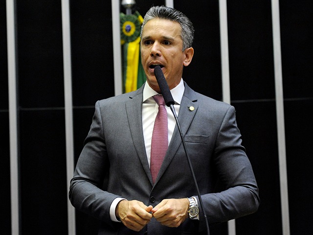 Deputado usa verba pública para assistir campeonatos de futebol – Instituto  OPS